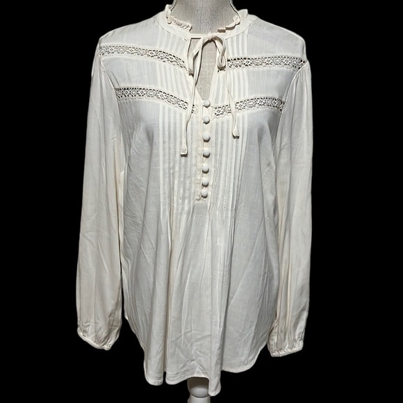 Torrid off white blouse, tuck and lace bodice, sz 00 - Picture 1 of 7